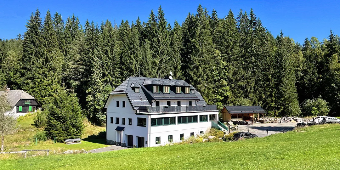 Pobyt na Šumave: horská chata pod keltským hradiskom Obří hrad a raňajky