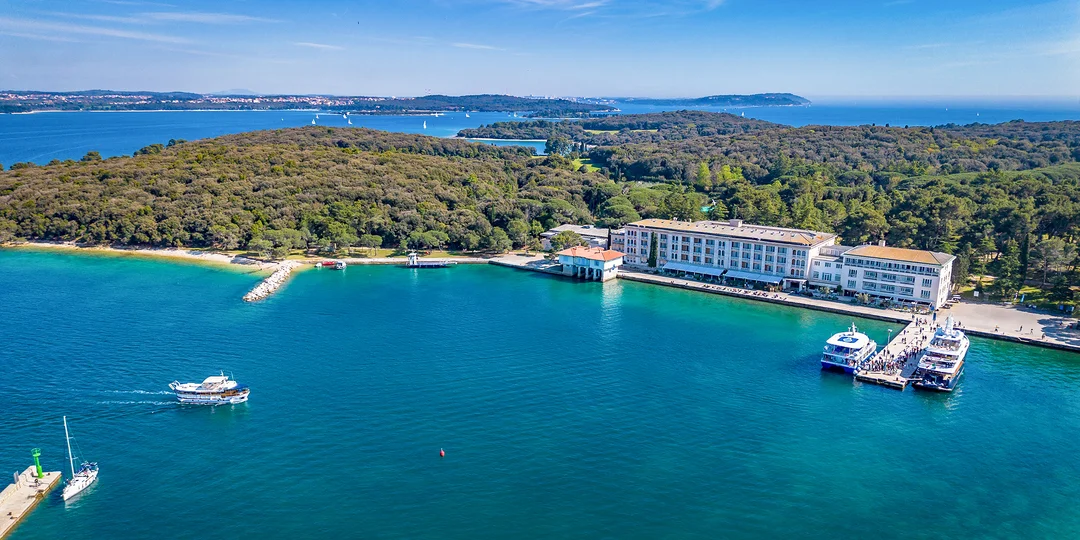 Pobyt v Národnom parku Brijuni: hotel pri pláži, vstup do parku aj lodná doprava v cene