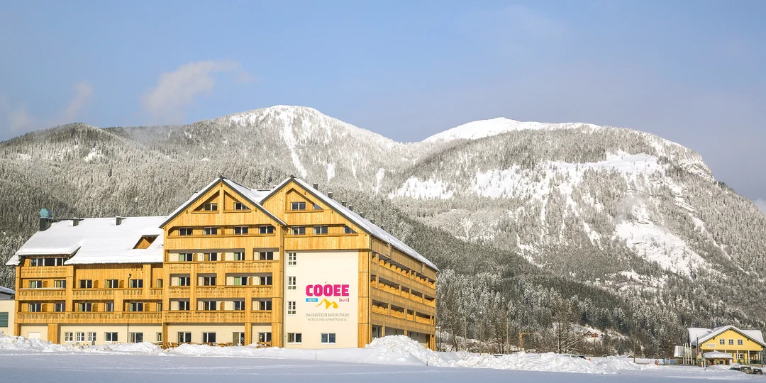 Dovolenka v Alpách: moderný horský hotel COOEE alpin Dachstein s raňajkami alebo polpenziou a saunami