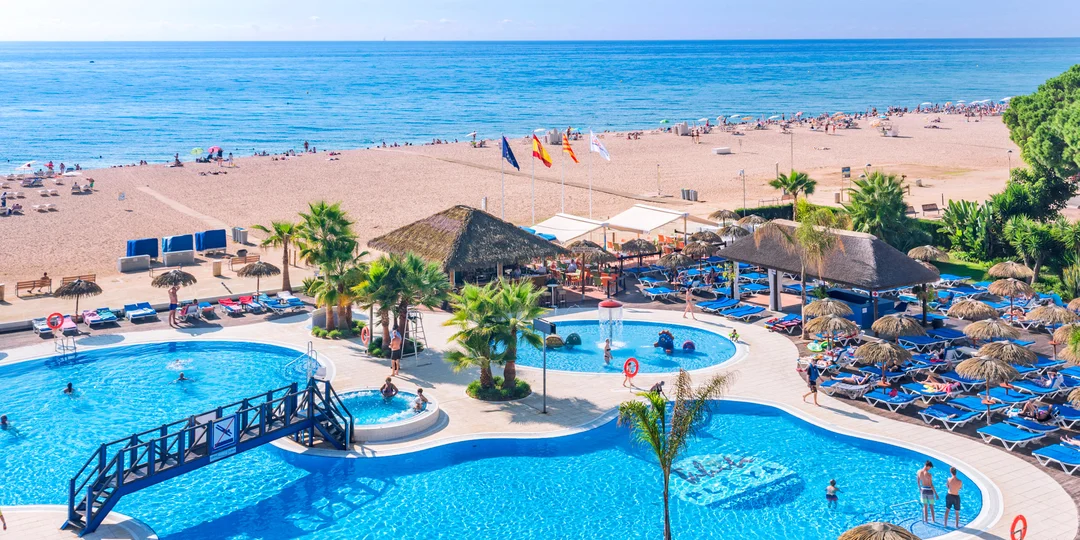 Dovolenka v španielskom Costa Brava: 4* hotel Tahití Playa & Suites s bazénom, vírivkou a stravou