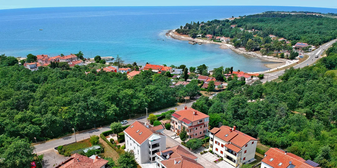 Dovolenka na Istrii: izba alebo apartmán, bazén a 350 metrov na pláž