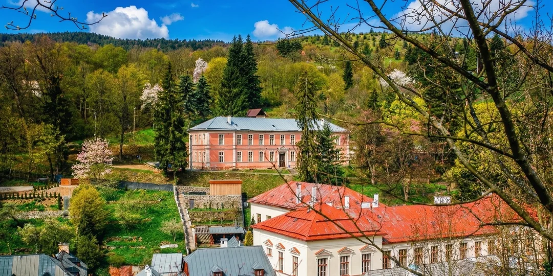 Elegantné novozrekonštruované izby a apartmány v pokojnej časti centra Banskej Štiavnice