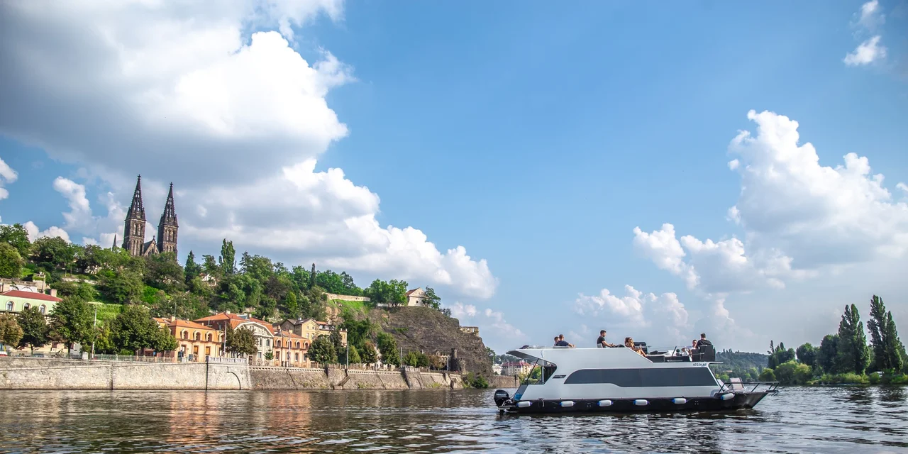 YachtBoat ONE