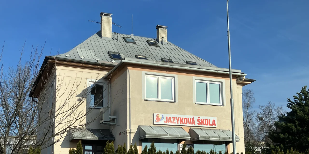 Foto budovy od autobusového nádraží