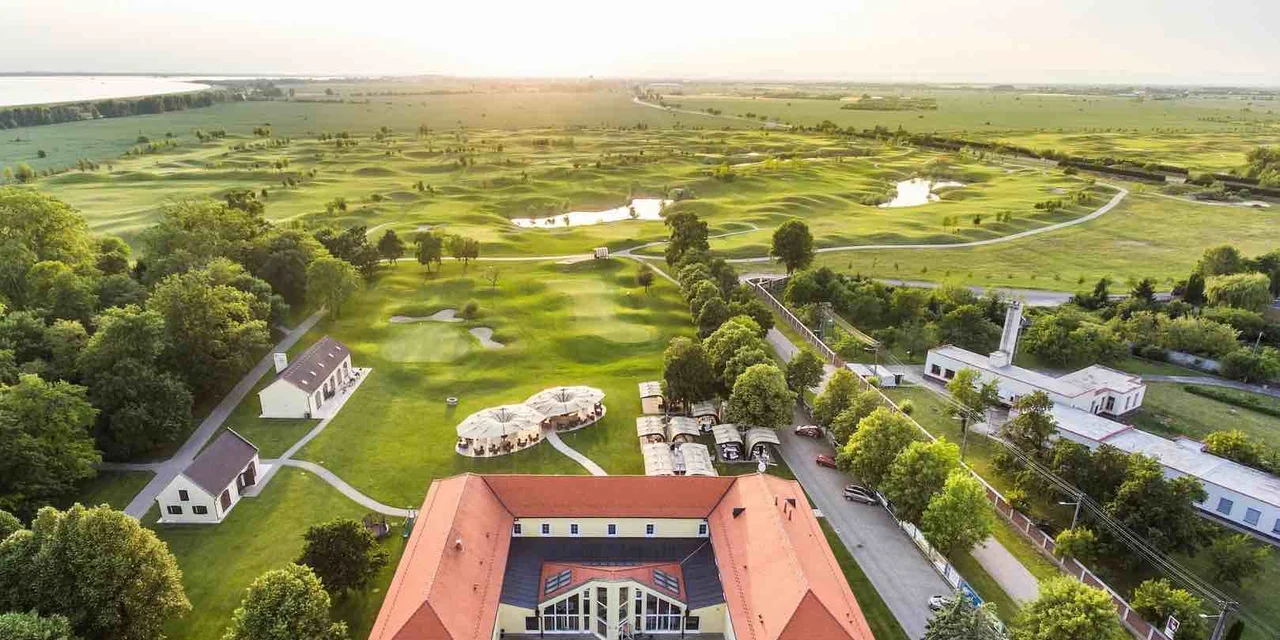 Golfové ihrisko Báč s kaštieľom