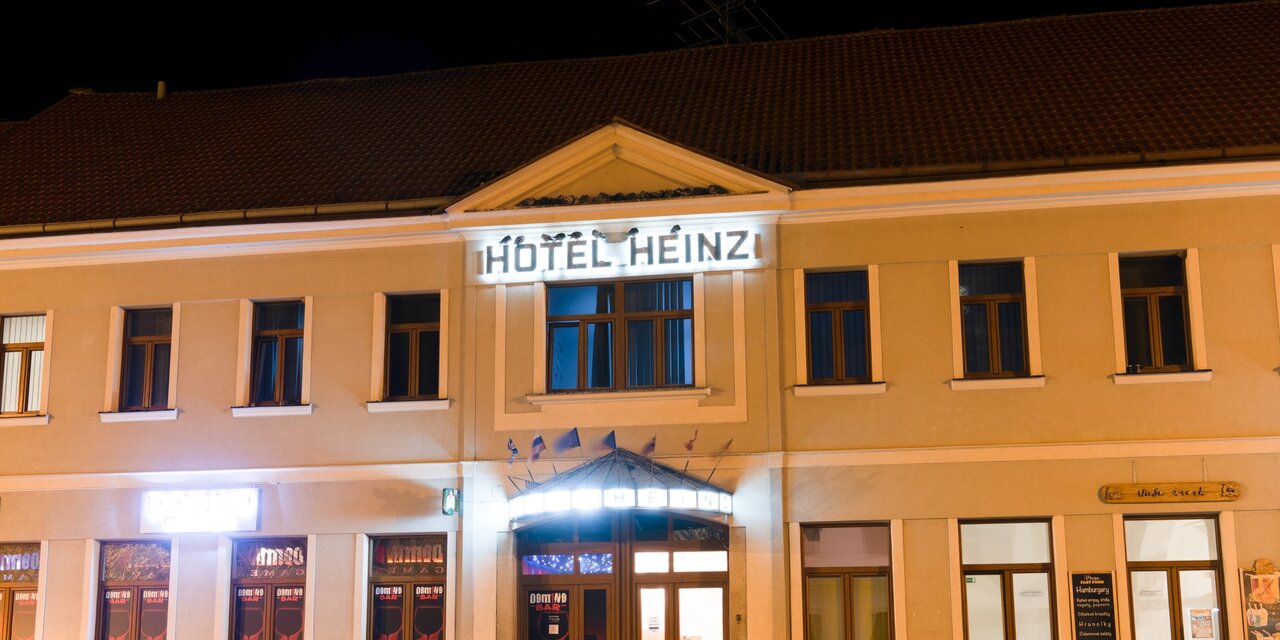 Hotel Heinz na Mírovém náměstí na Dobříši
