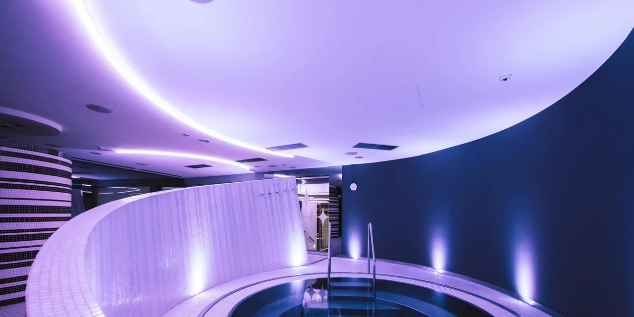 Nova Premium Spa & Wellness prinieslo do Košíc novú úroveň oddychu, kde sa moderný dizajn spája s hlbokým pokojom.