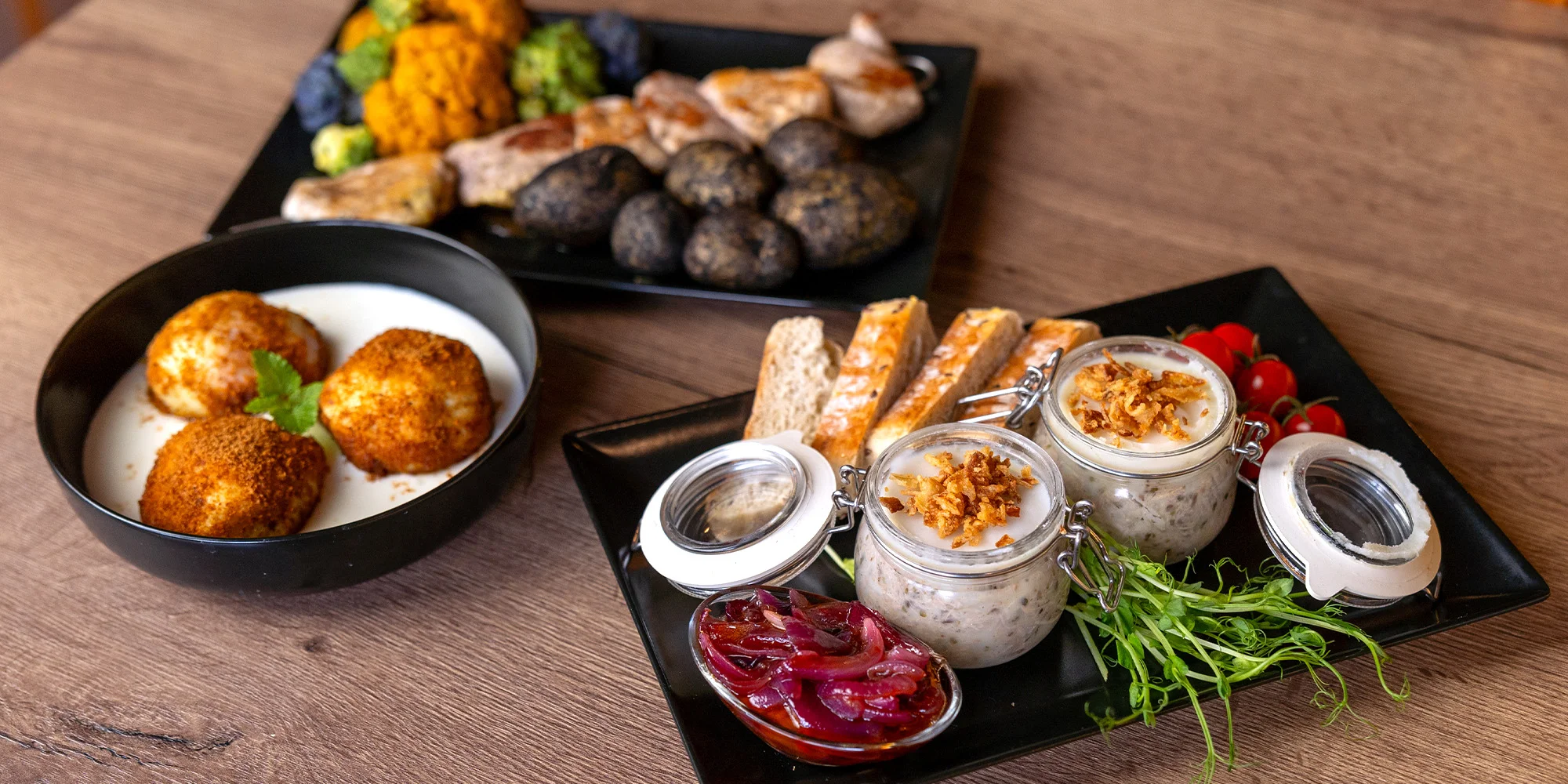 Tříchodové menu s rilletes a špízem pro 2 osoby
