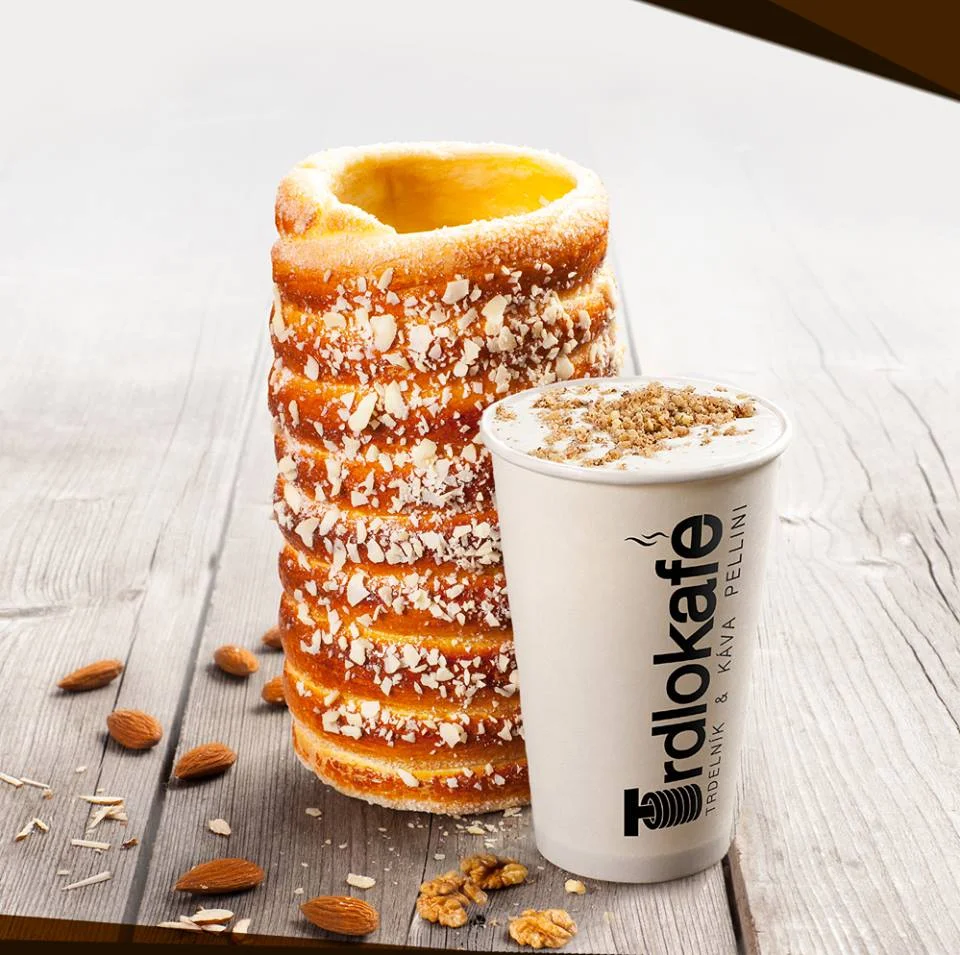 Velký trdelník: příchuť dle výběru, nutella, zmrzlina i ledová káva nebo cappuccino