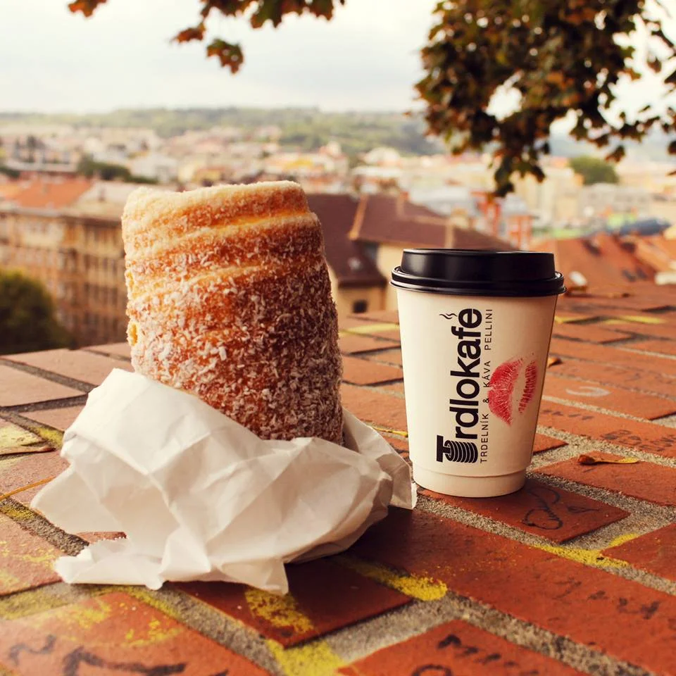 Velký trdelník: příchuť dle výběru, nutella, zmrzlina i ledová káva nebo cappuccino