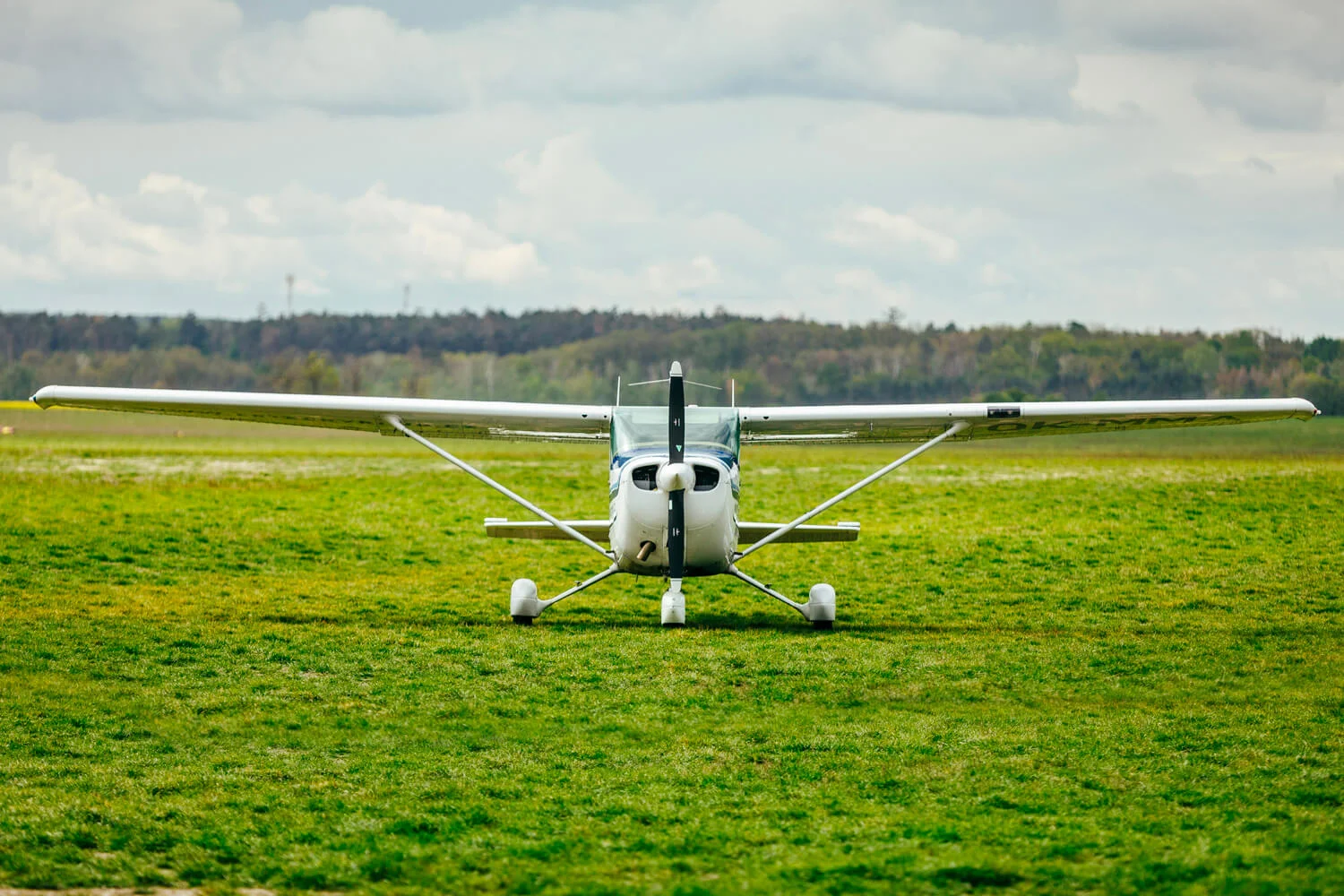 Seznamovací let v letadle Cessna: 20 minut ve vzduchu včetně pilotování