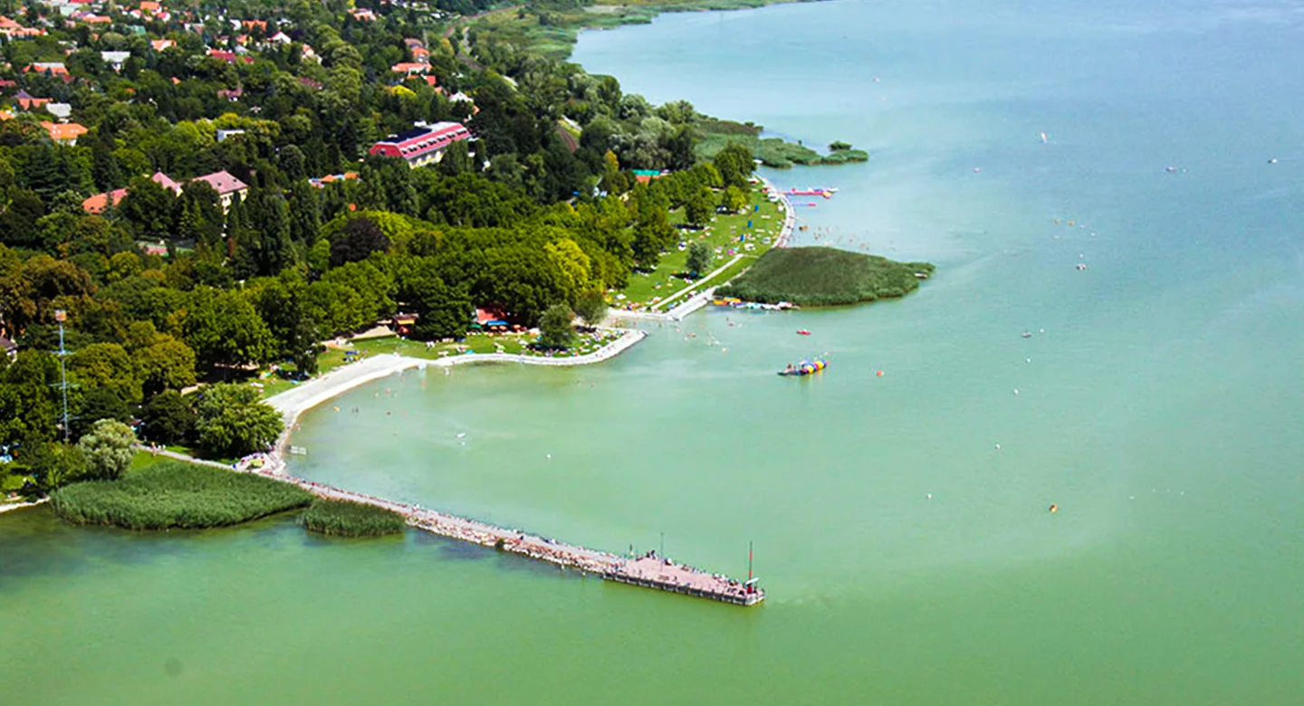 Hotel 300 metrů od Balatonu: neomezený wellness a polopenze