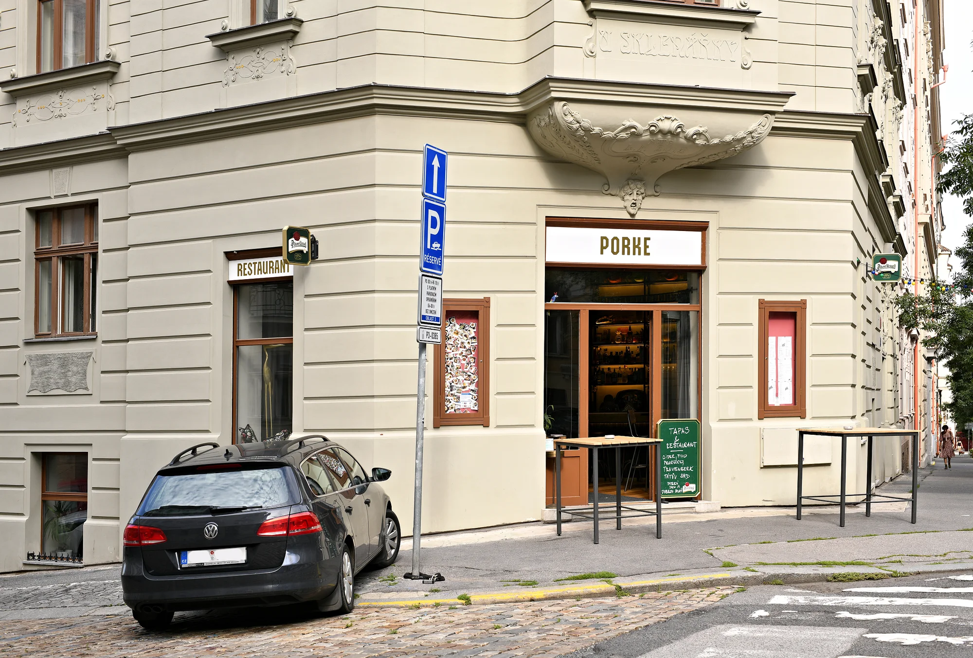 Jídlo dle výběru pro dvě osoby v tapas restauraci: carpaccio, tatarák i pinsa