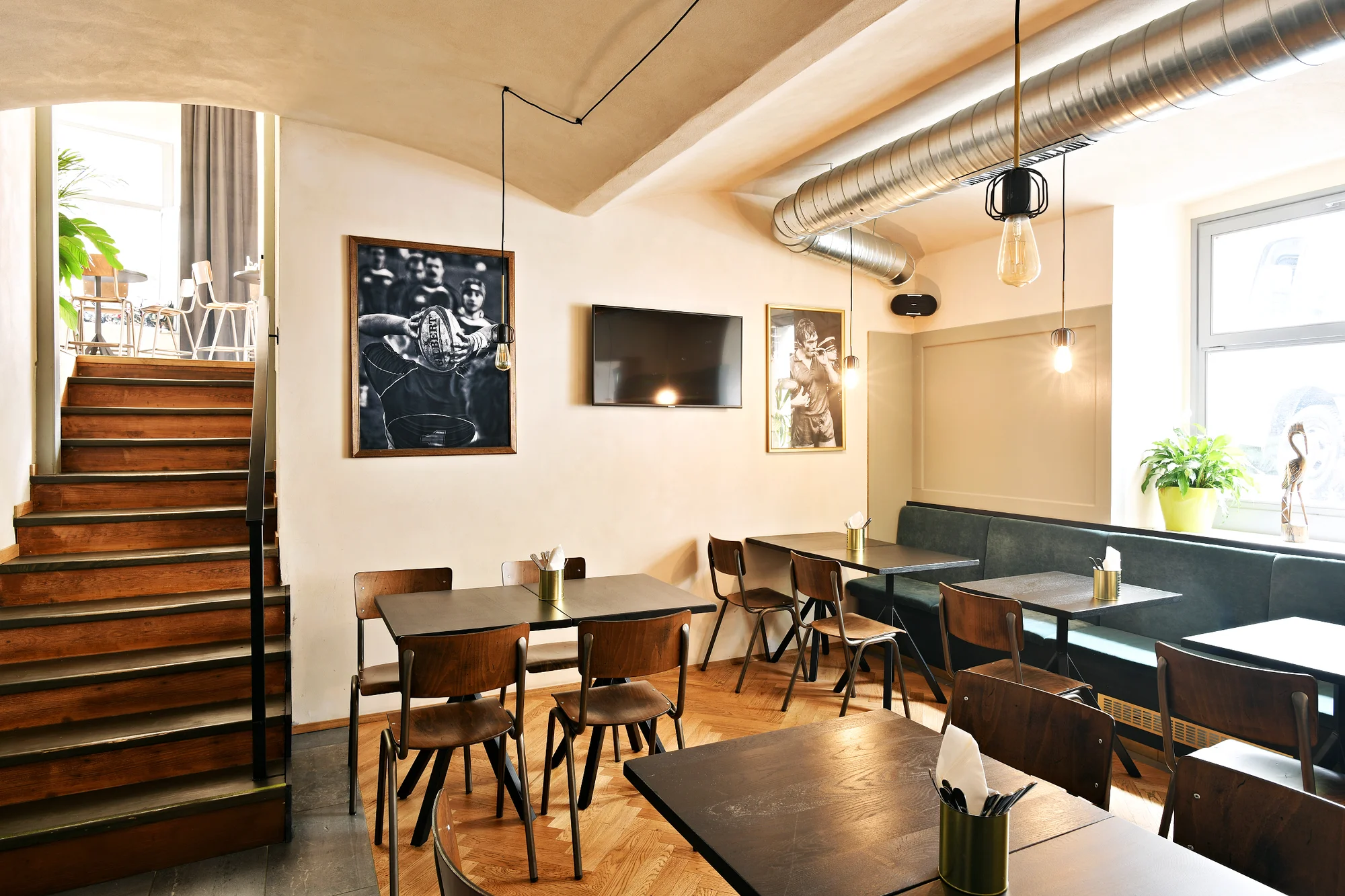 Jídlo dle výběru pro dvě osoby v tapas restauraci: carpaccio, tatarák i pinsa