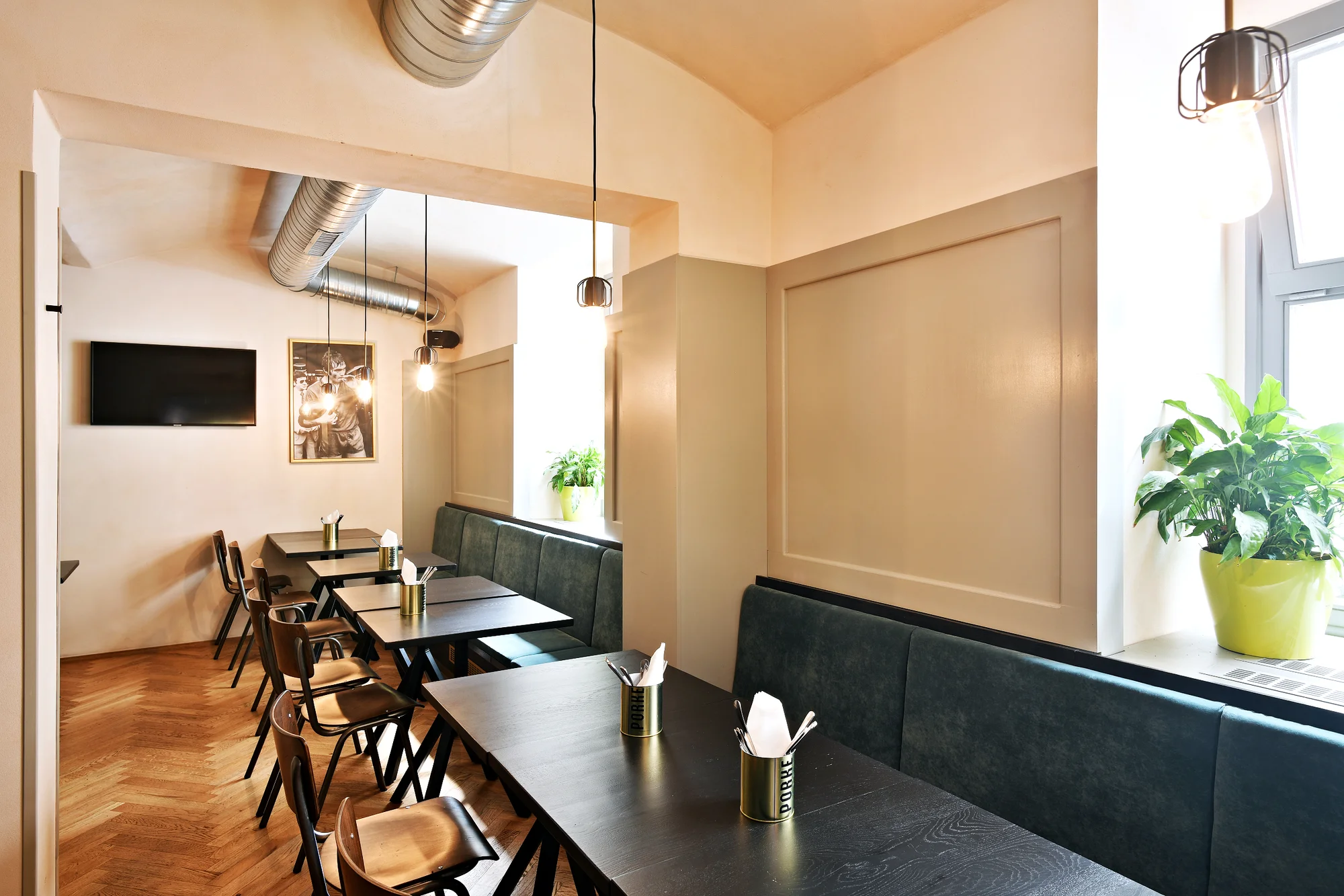 Jídlo dle výběru pro dvě osoby v tapas restauraci: carpaccio, tatarák i pinsa