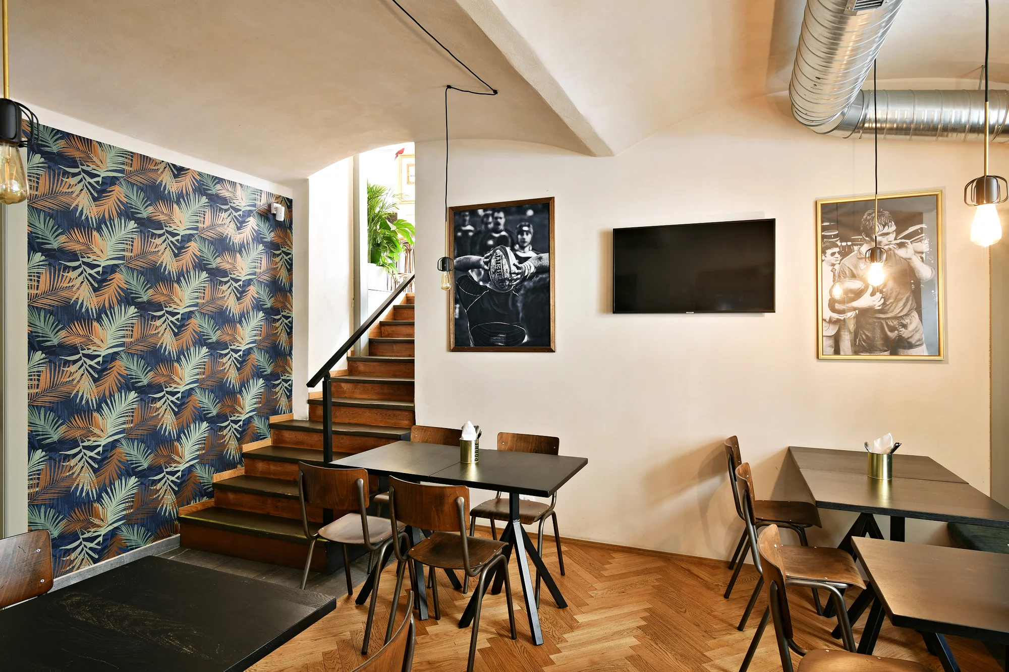 Jídlo dle výběru pro dvě osoby v tapas restauraci: carpaccio, tatarák i pinsa