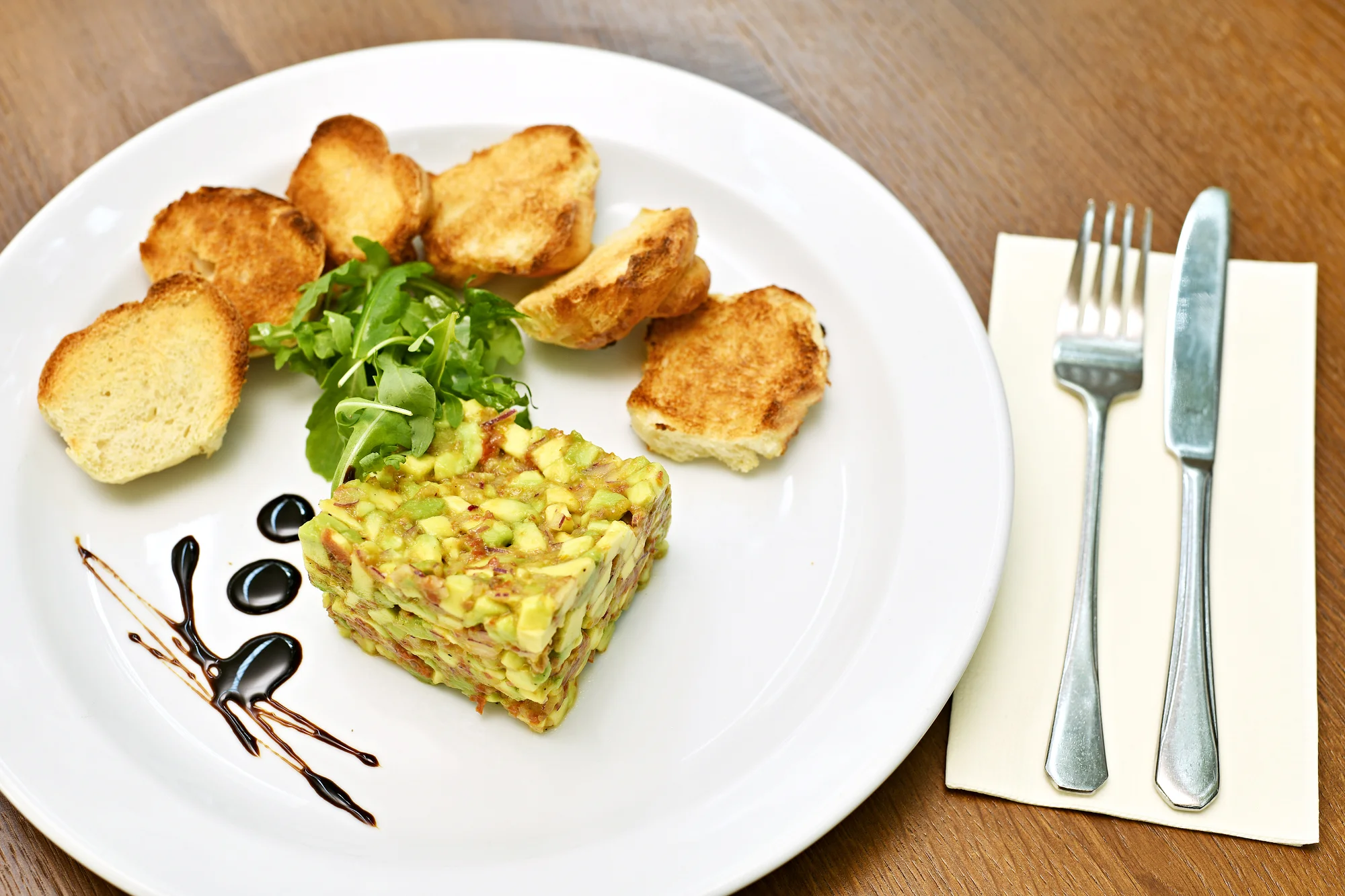 Tříchodové menu v moderní restauraci s celoročně otevřenou zahrádkou pro 2 osoby