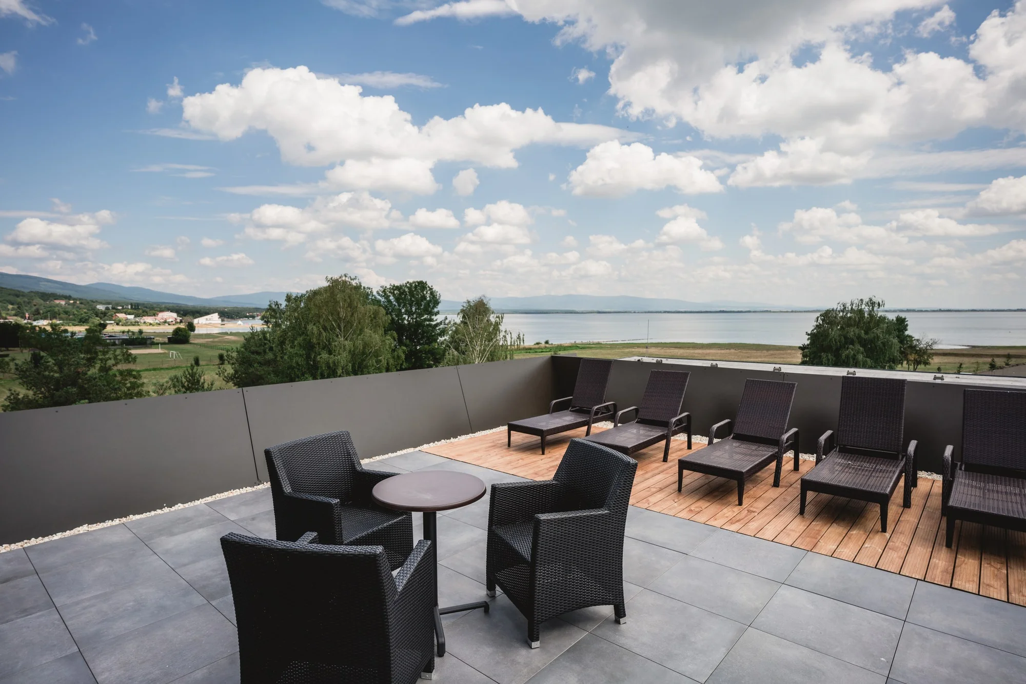 Relax na Šíravě: neomezený vstup do wellness i aquaparku a polopenze