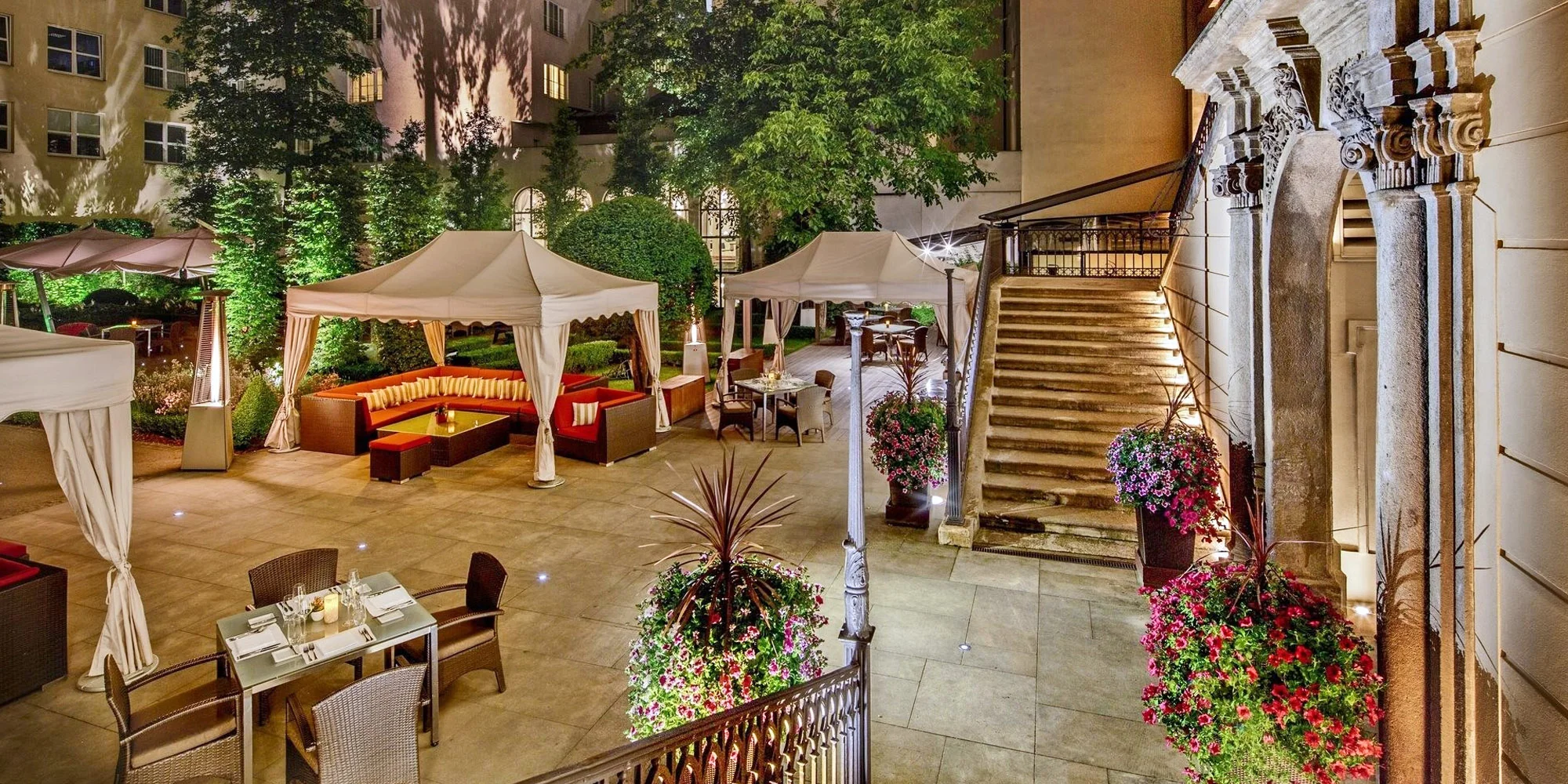Pětichodové menu á la carte s lahví vína v oceňované The Grand Mark Prague pro 2 osoby