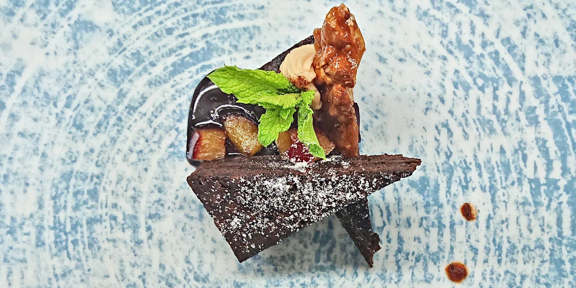 Pětichodové menu á la carte s lahví vína v oceňované The Grand Mark Prague pro 2 osoby