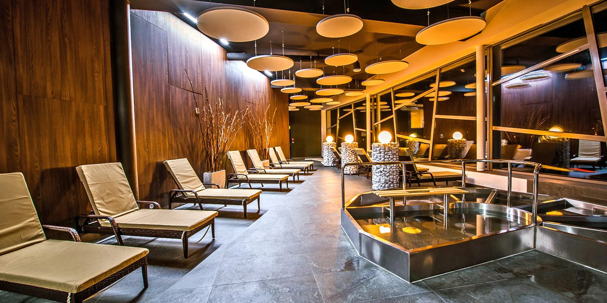 Relax na Šíravě: neomezený vstup do wellness i aquaparku a polopenze