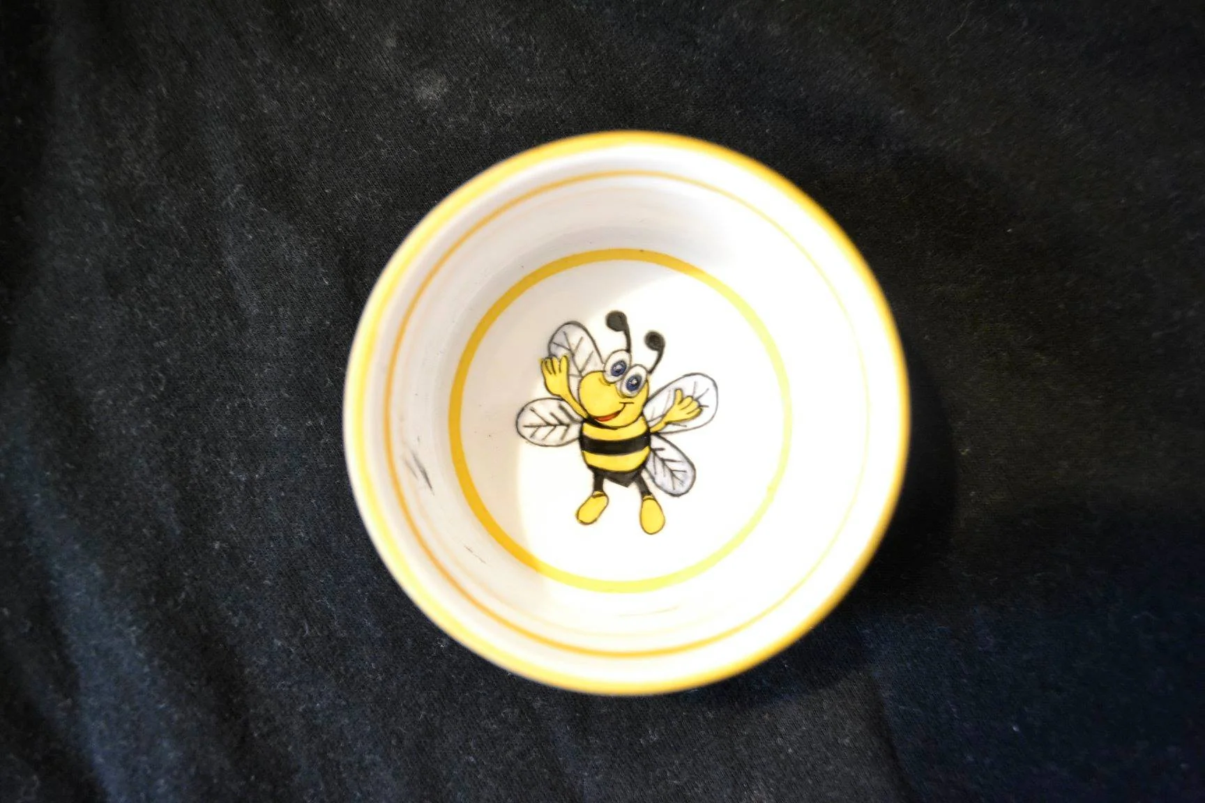 Namalujte si vlastní hrníček, talíř nebo dlaždičku jako obrázek na kurzu malování porcelánu