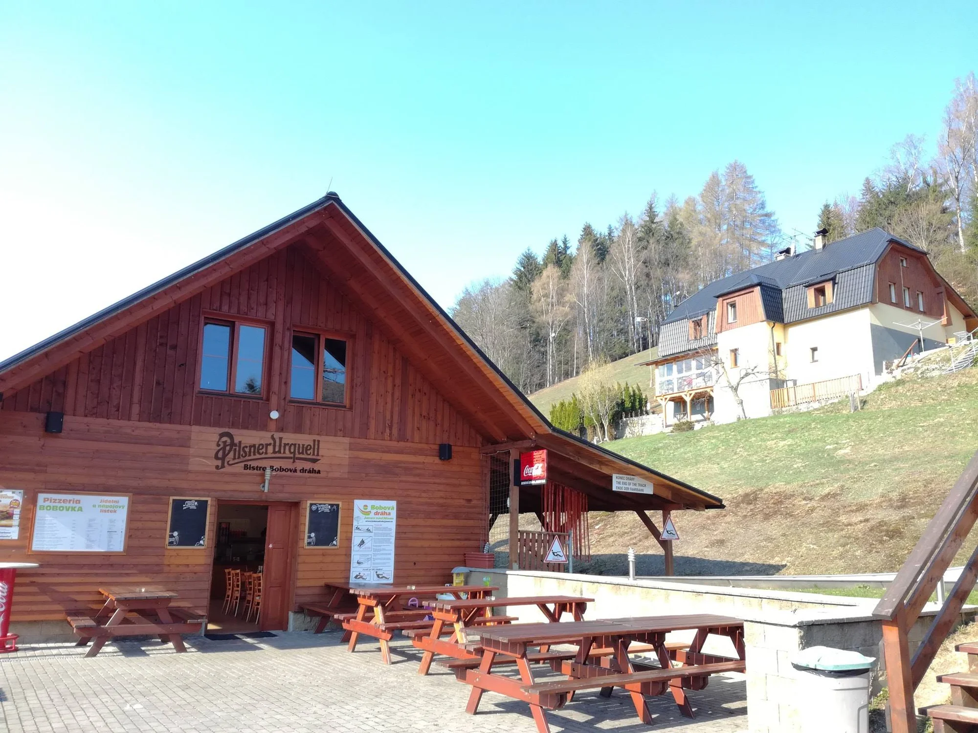 Ať vám to sviští: 5 sjezdů 1 km dlouhé bobové dráhy v Janově nad Nisou