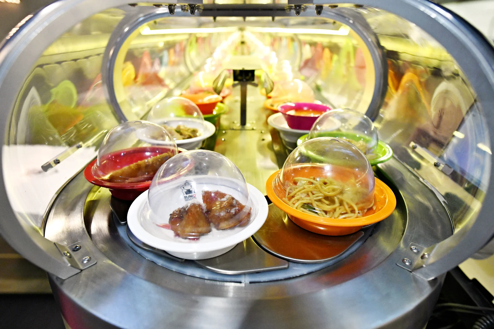 Running sushi v OC Šestka: až 2 hodiny neomezené konzumace v Sumo Sushi & Grill Restaurant