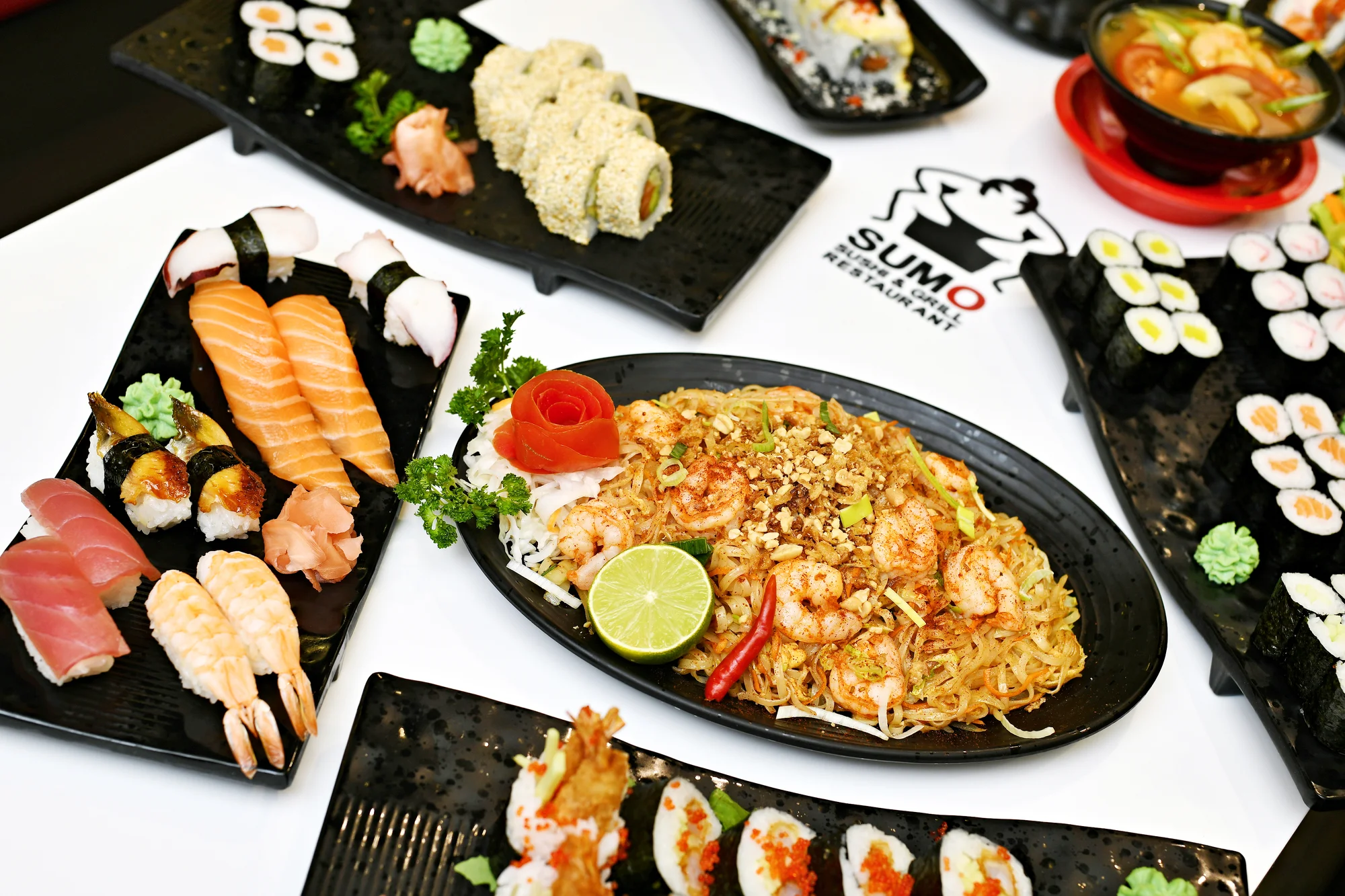 Running sushi v OC Šestka: až 2 hodiny neomezené konzumace v Sumo Sushi & Grill Restaurant