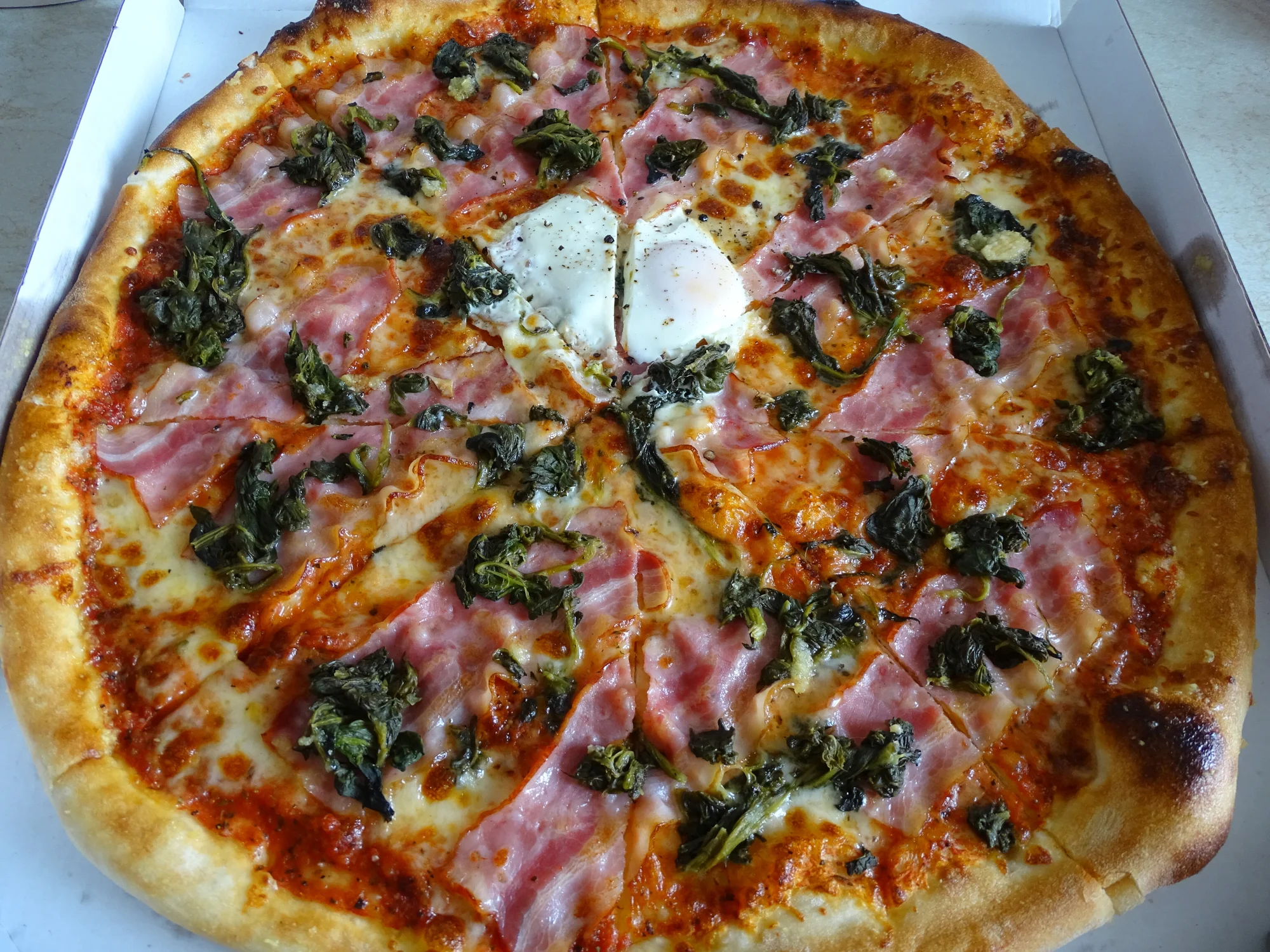 Pizza v Bohnicích podle výběru: 40 cm nebo 2 pizzy o průměru 32 cm
