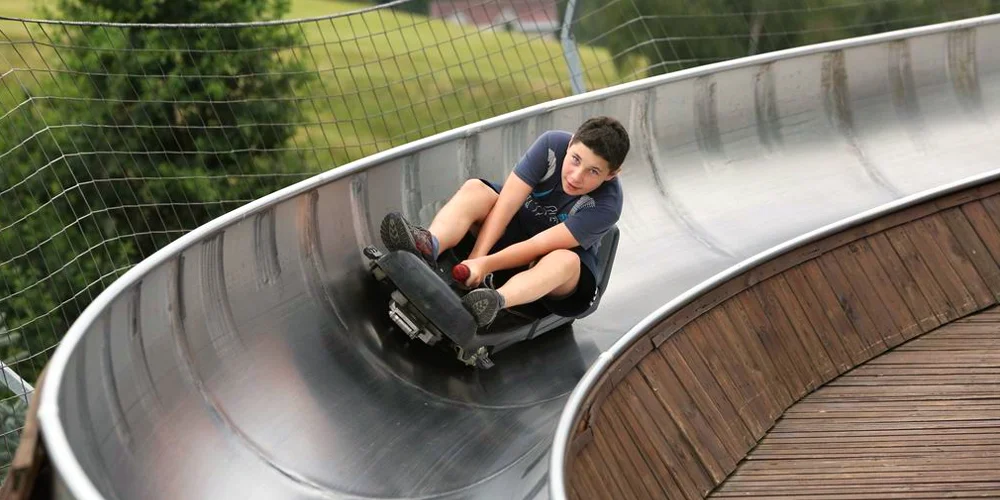 Ať vám to sviští: 5 sjezdů 1 km dlouhé bobové dráhy v Janově nad Nisou