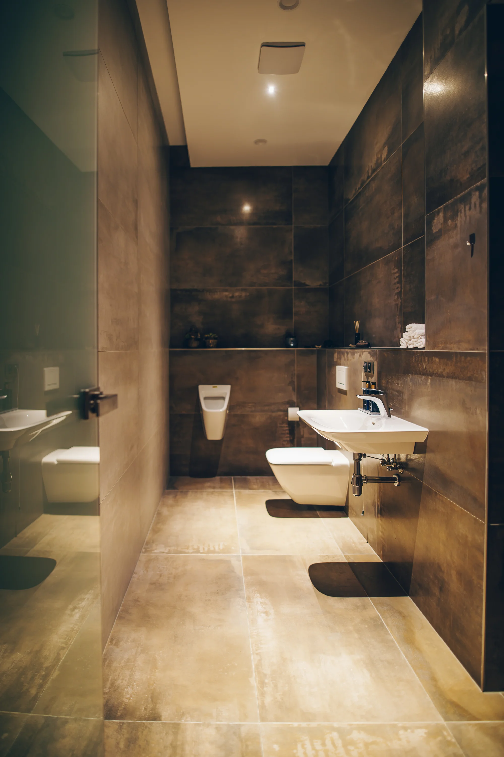 Vstup do veřejného či privátního wellness až pro 4 osoby: vířivka, sauna i prosecco
