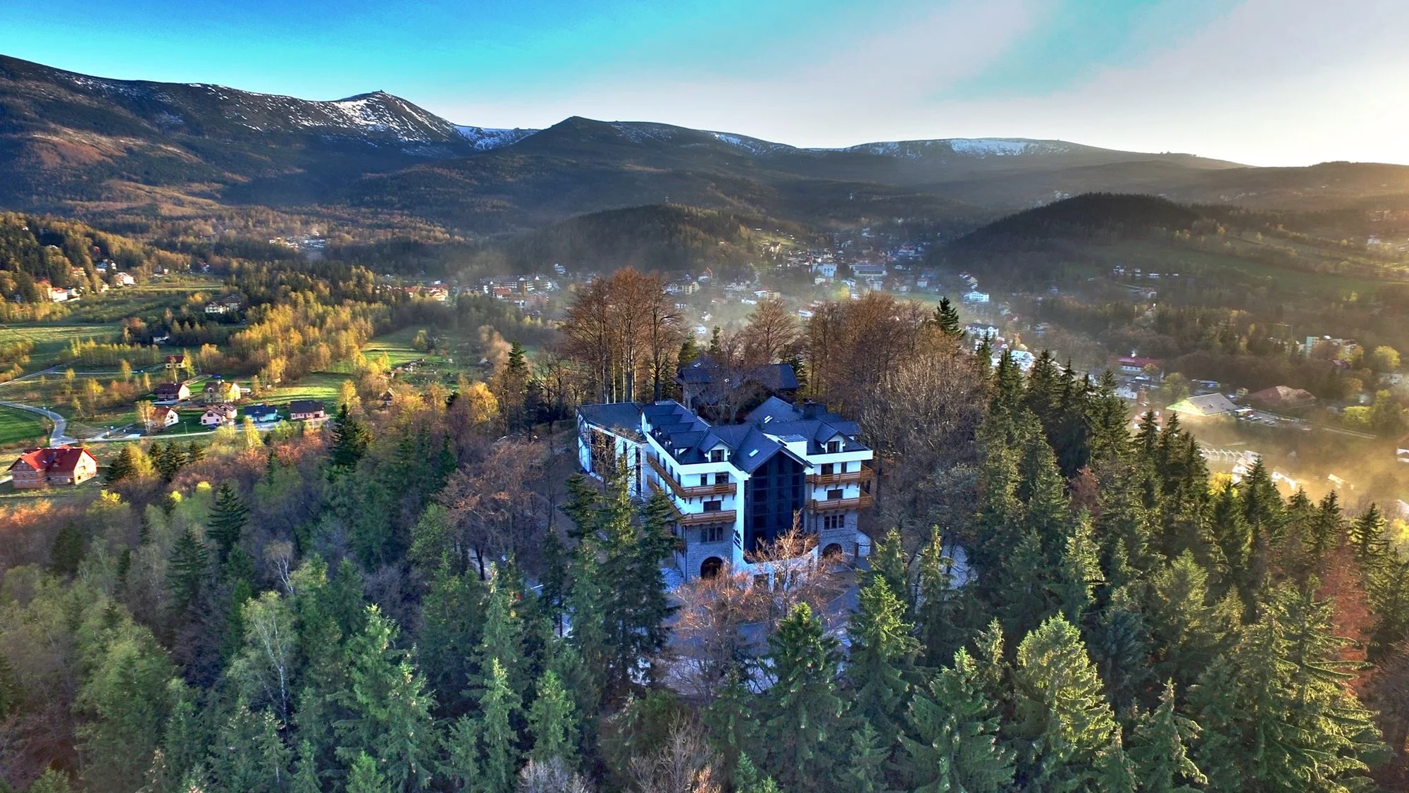 Krásy polských Krkonoš: hotel v bývalém hradu, polopenze a neomezený wellness