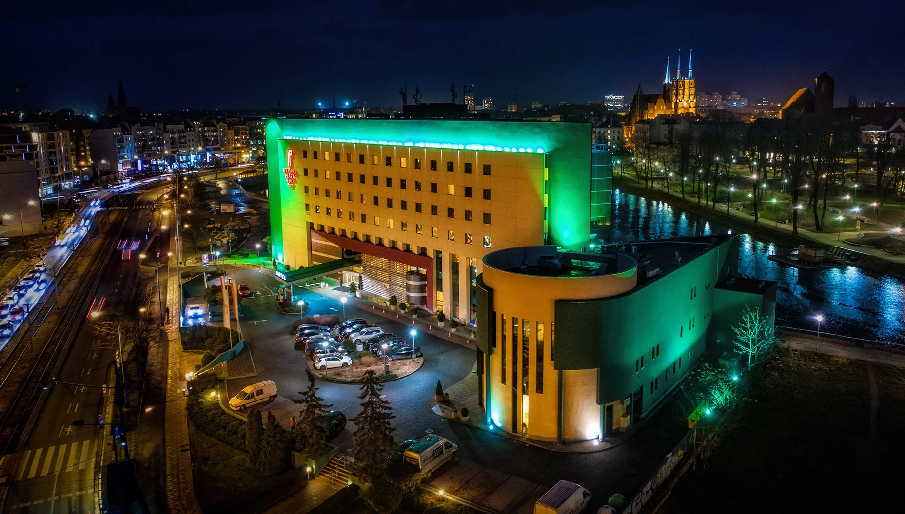 4* pobyt u centra Vratislavi: hotel přímo u Odry, snídaně i sauna, akce 2 děti zdarma