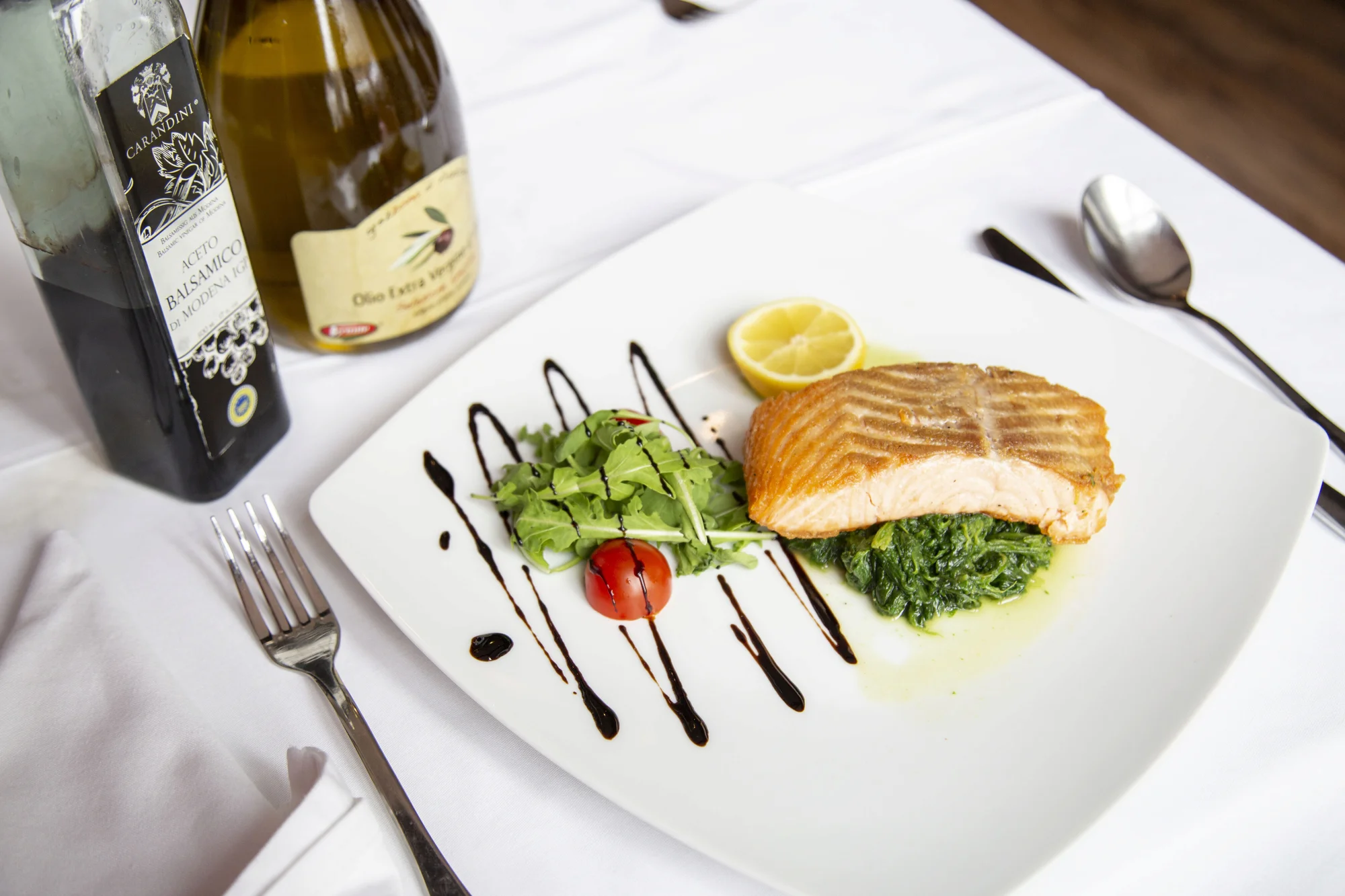 4chodové menu pro dva: mušle, risotto, ryba nebo hovězí steak i láhev vína