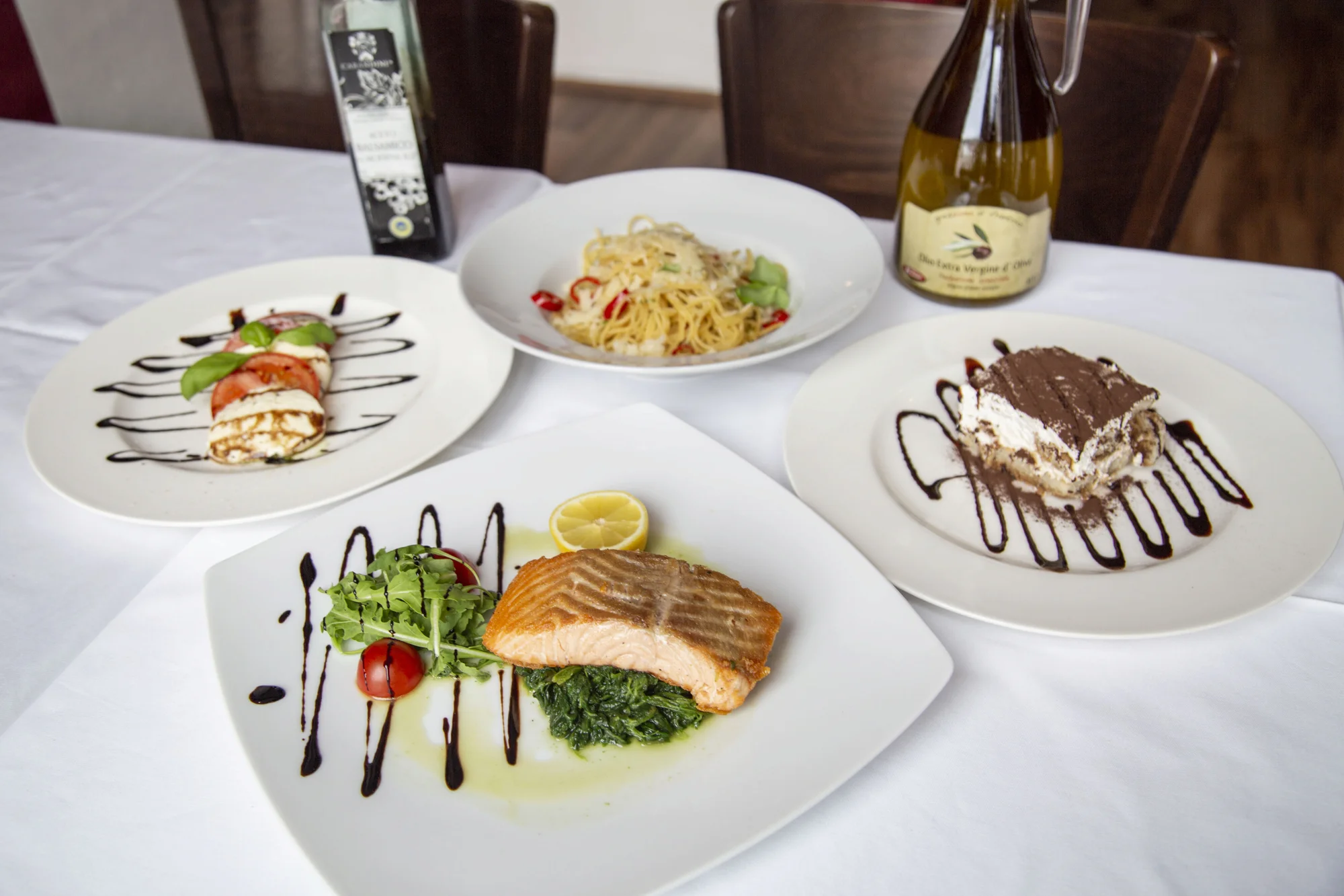 4chodové menu pro dva: mušle, risotto, ryba nebo hovězí steak i láhev vína