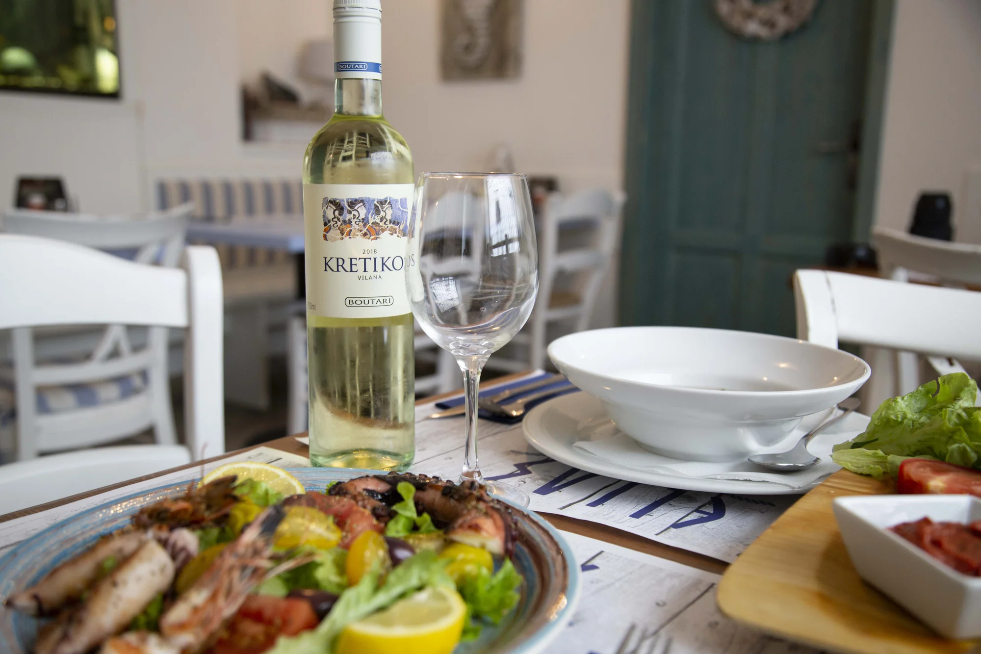 Řecké degustační menu pro 2 osoby: mořské plody, masový talíř, mix dezertů i aperitiv