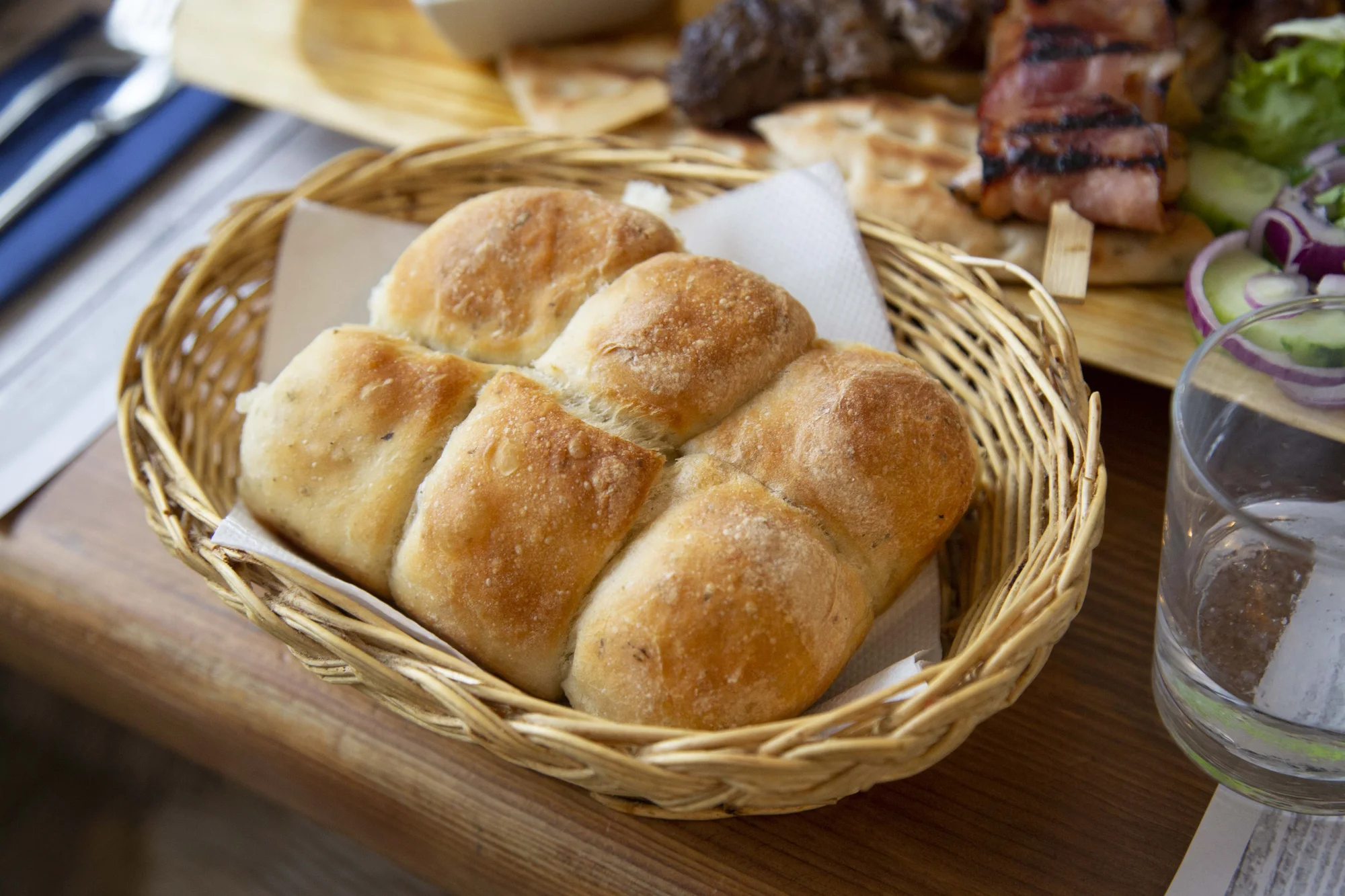 Řecké degustační menu pro 2 osoby: mořské plody, masový talíř, mix dezertů i aperitiv