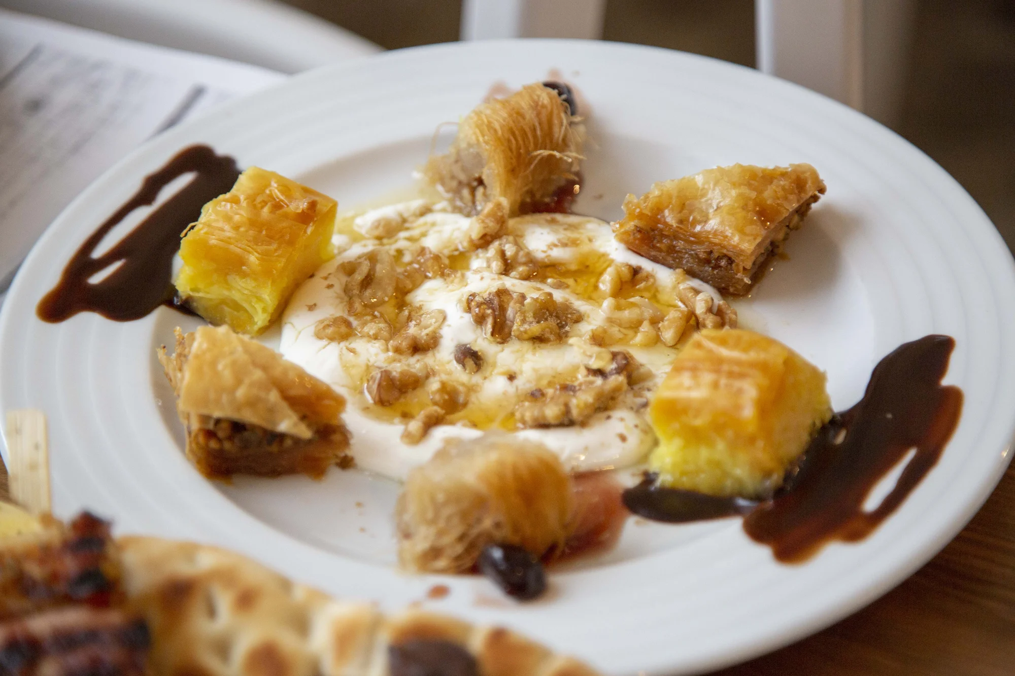 Řecké degustační menu pro 2 osoby: mořské plody, masový talíř, mix dezertů i aperitiv