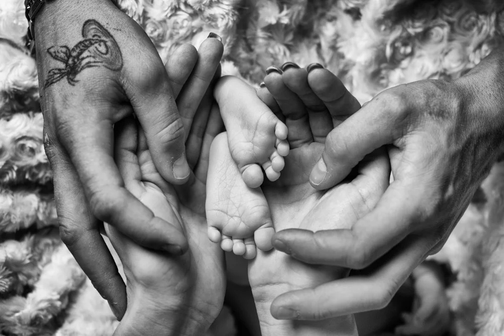 Rodinné a těhotenské focení v ateliéru: 3 retušované fotografie