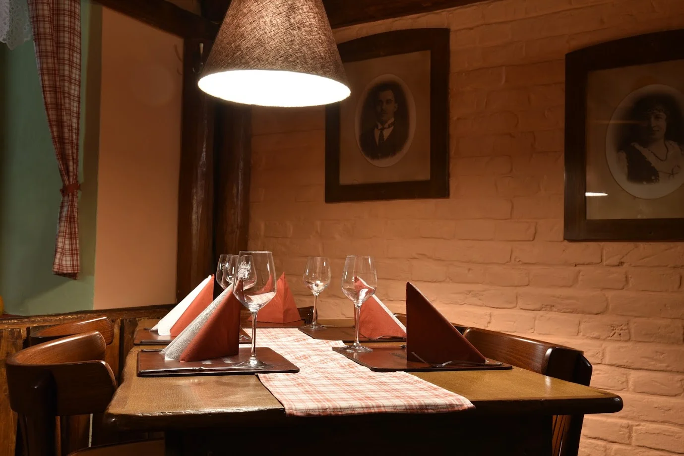 Gurmánské vzplanutí pro 2 osoby: tříchodové menu se 3 druhy masa, carpaccio i palačinka