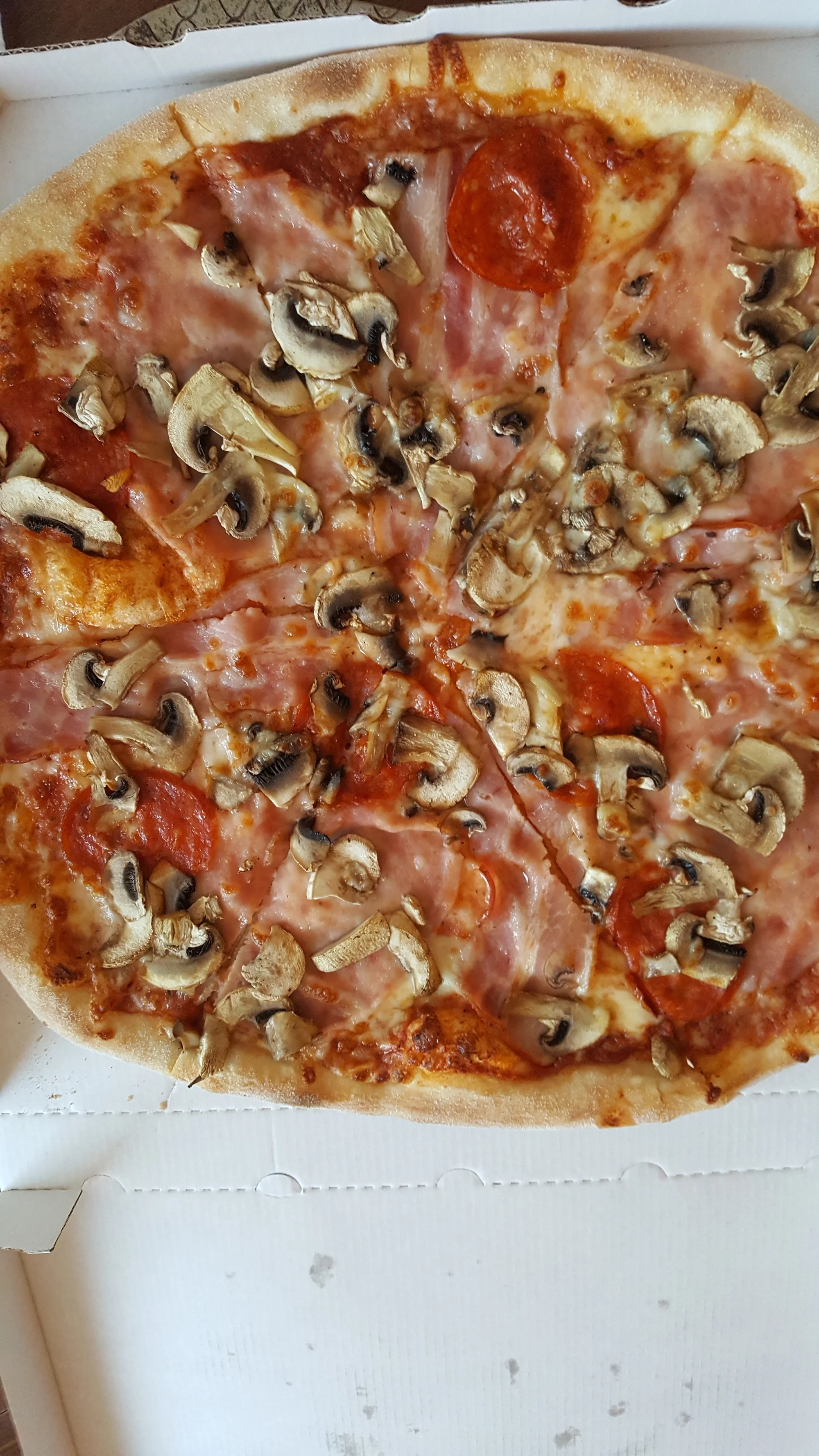 Pizza v Bohnicích podle výběru: 40 cm nebo 2 pizzy o průměru 32 cm