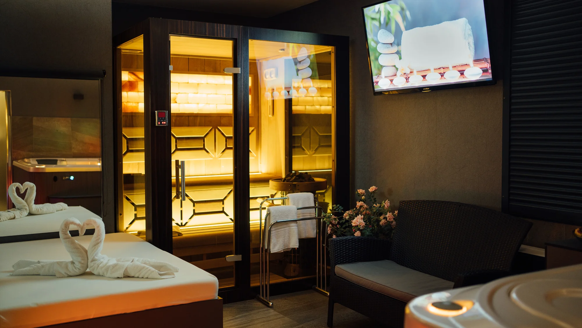 Privátní wellness pro 2 nebo 4 osoby: vířivka, sauna, sekt, ovoce i drinky