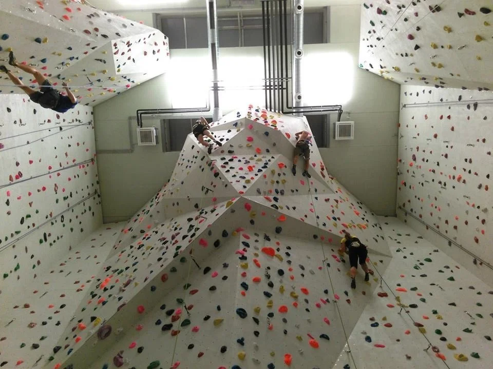 Vzhůru k výškám: kurz lezení pro 2 osoby na horolezecké stěně