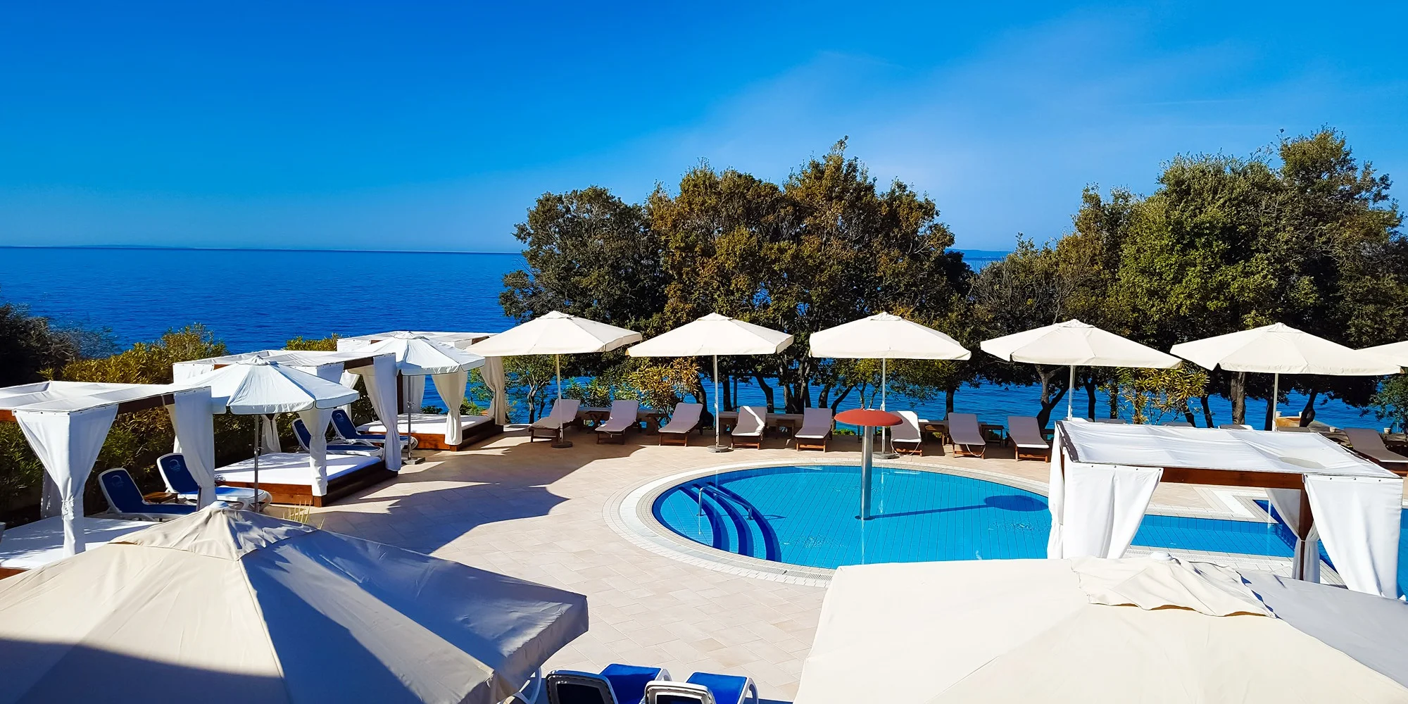 4* dovolená na chorvatském ostrově Pag: all inclusive i bazény, 2 děti zdarma