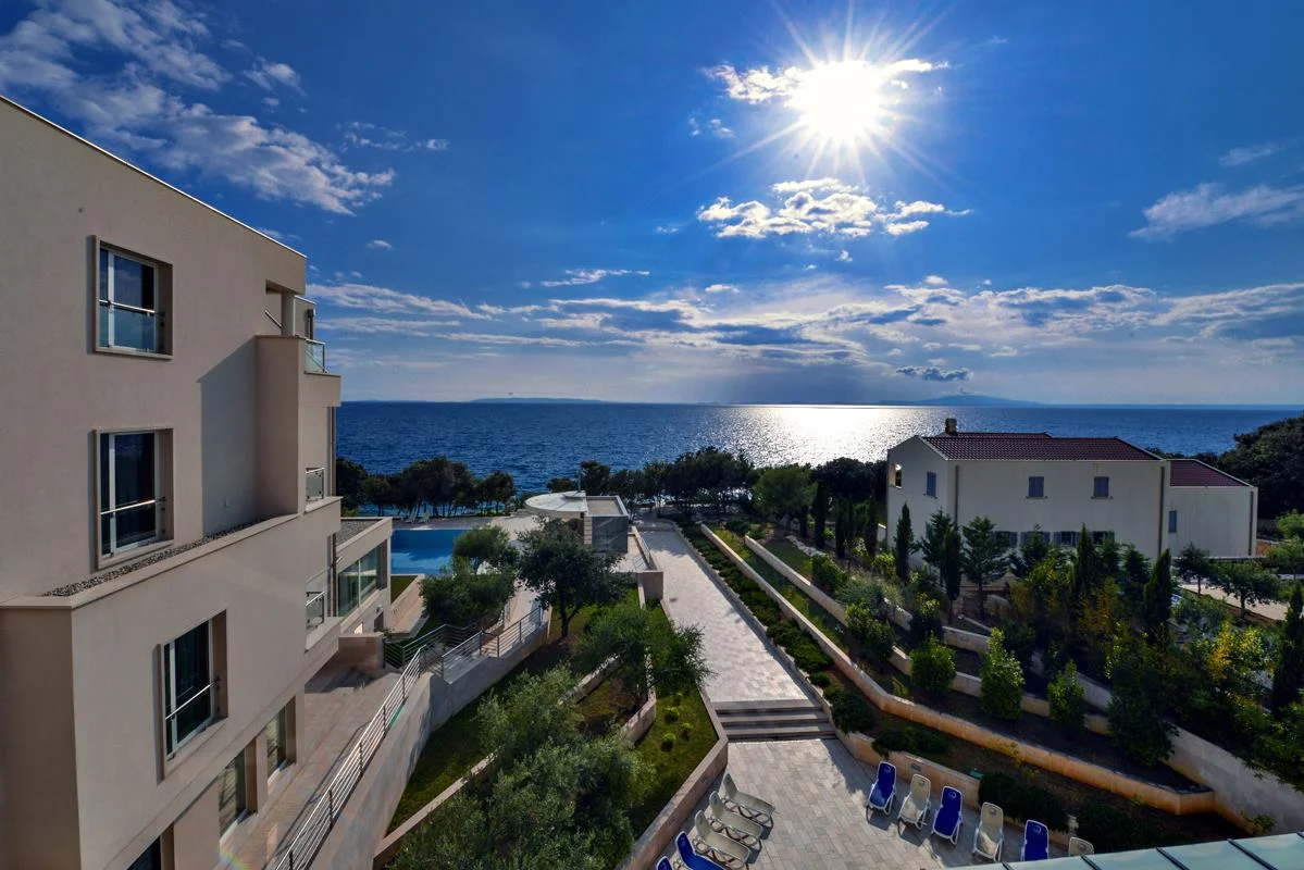 4* dovolená na chorvatském ostrově Pag: all inclusive i bazény, 2 děti zdarma