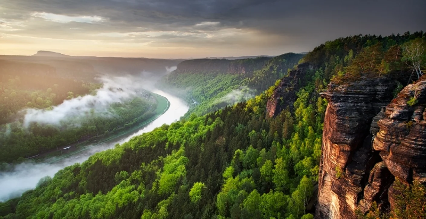 Dárkový lodní lístek na romantickou plavbu do Drážďan, s obědem, večeří, živou hudbou, ochutnávkou vín a průvodcem