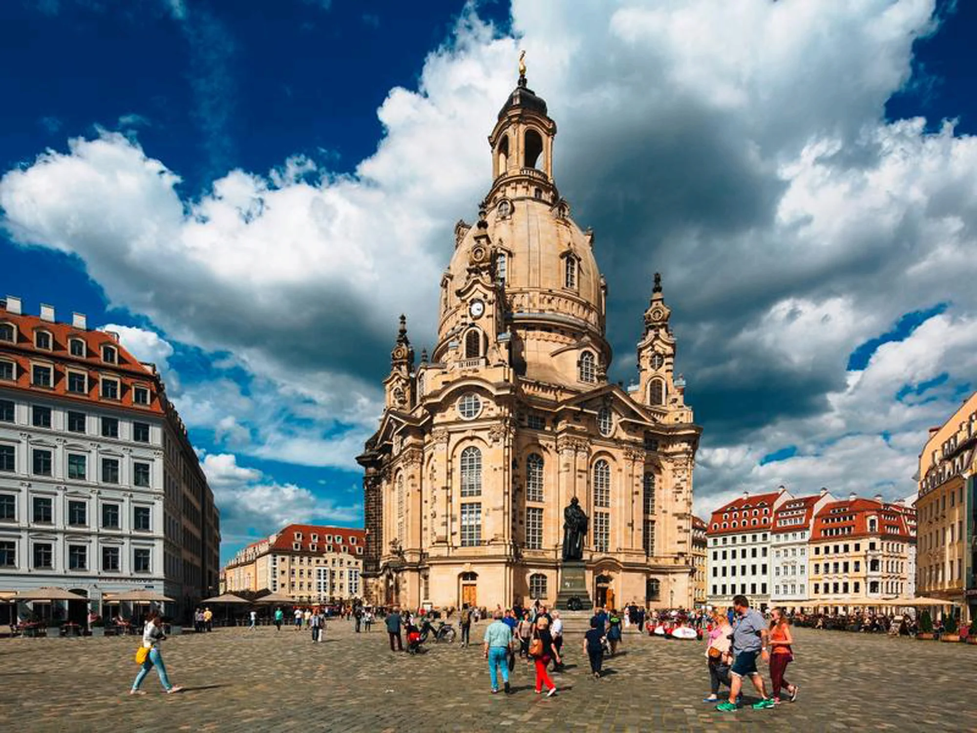 Dárkový lodní lístek na romantickou plavbu do Drážďan, s obědem, večeří, živou hudbou, ochutnávkou vín a průvodcem