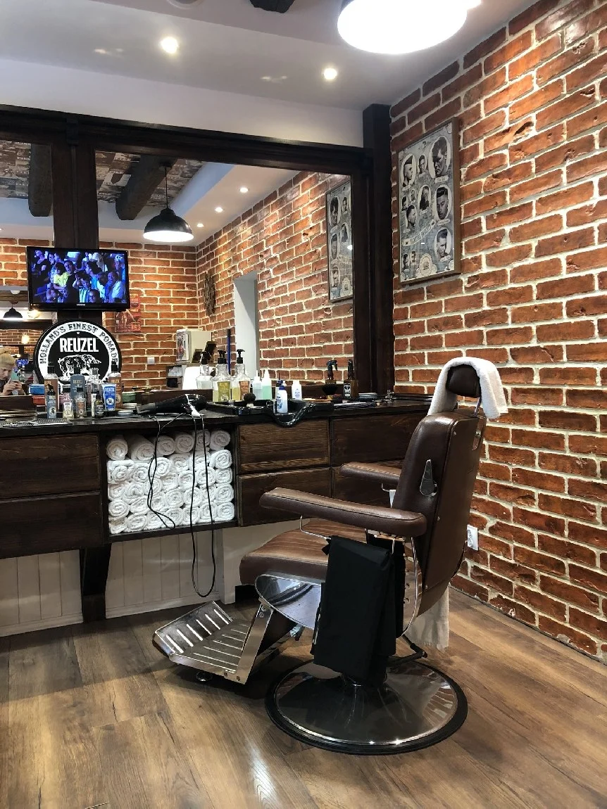 Rebell Barbers v Karlíně: základní střih, úprava vousů i komplet balíček