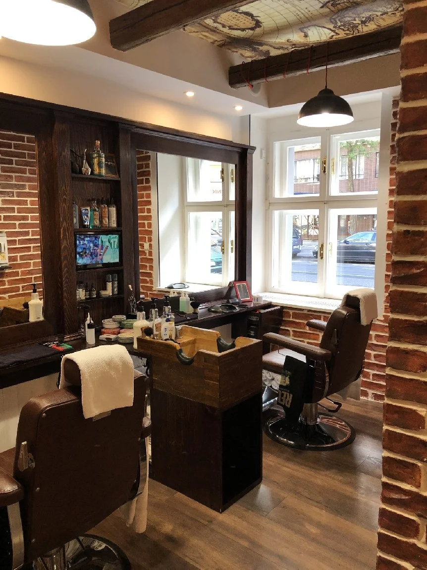 Rebell Barbers v Karlíně: základní střih, úprava vousů i komplet balíček